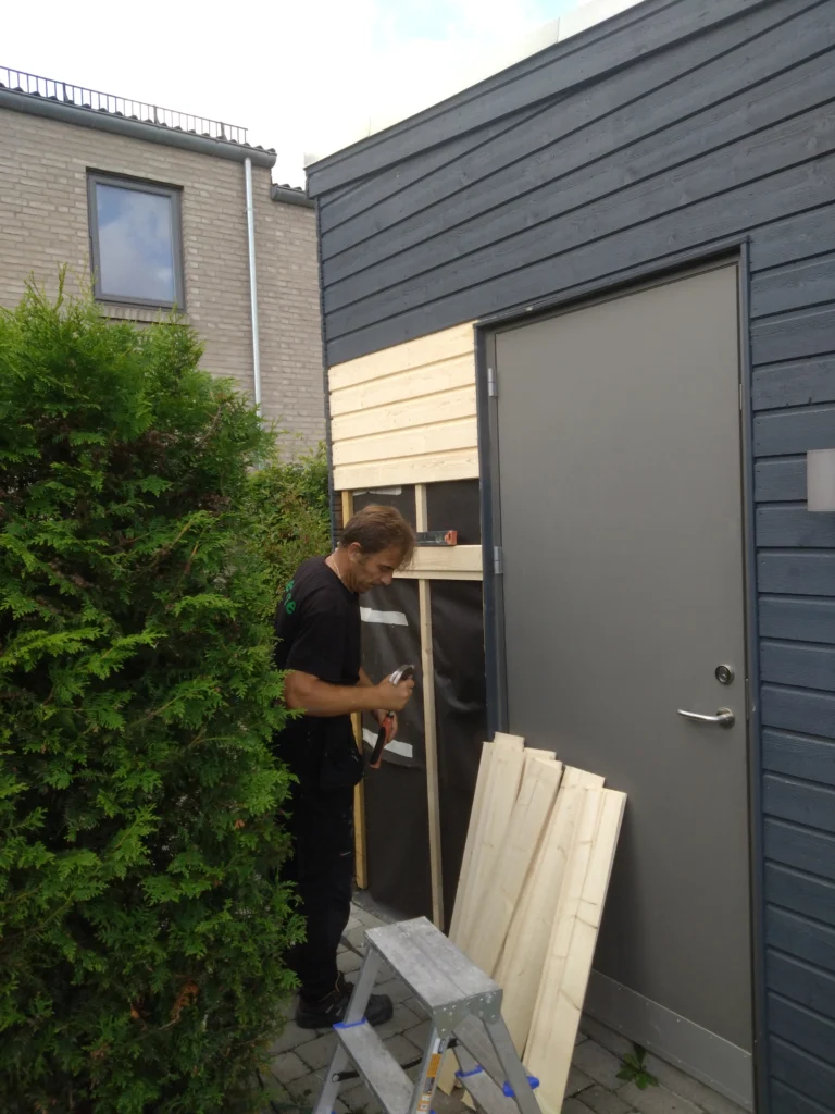 Renovering av träfasad i Lund efter brandskada